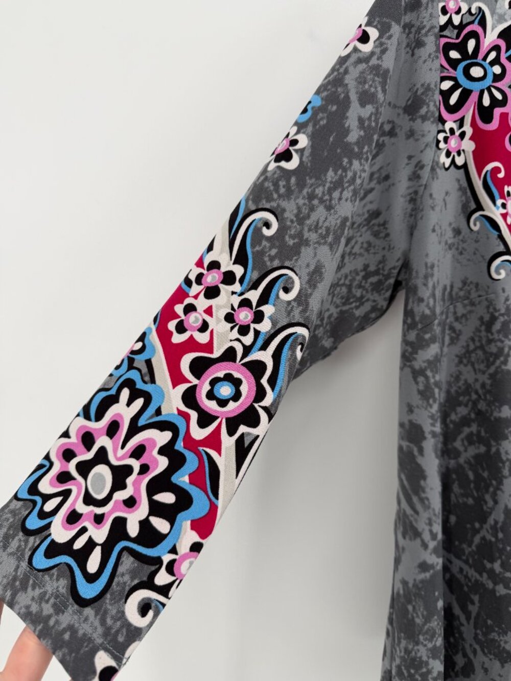 Bob Mackie Wearable Art Cockatoo Floral Top Gray Pink 3/4 Sleeve Size S - Picture 3 of 8
